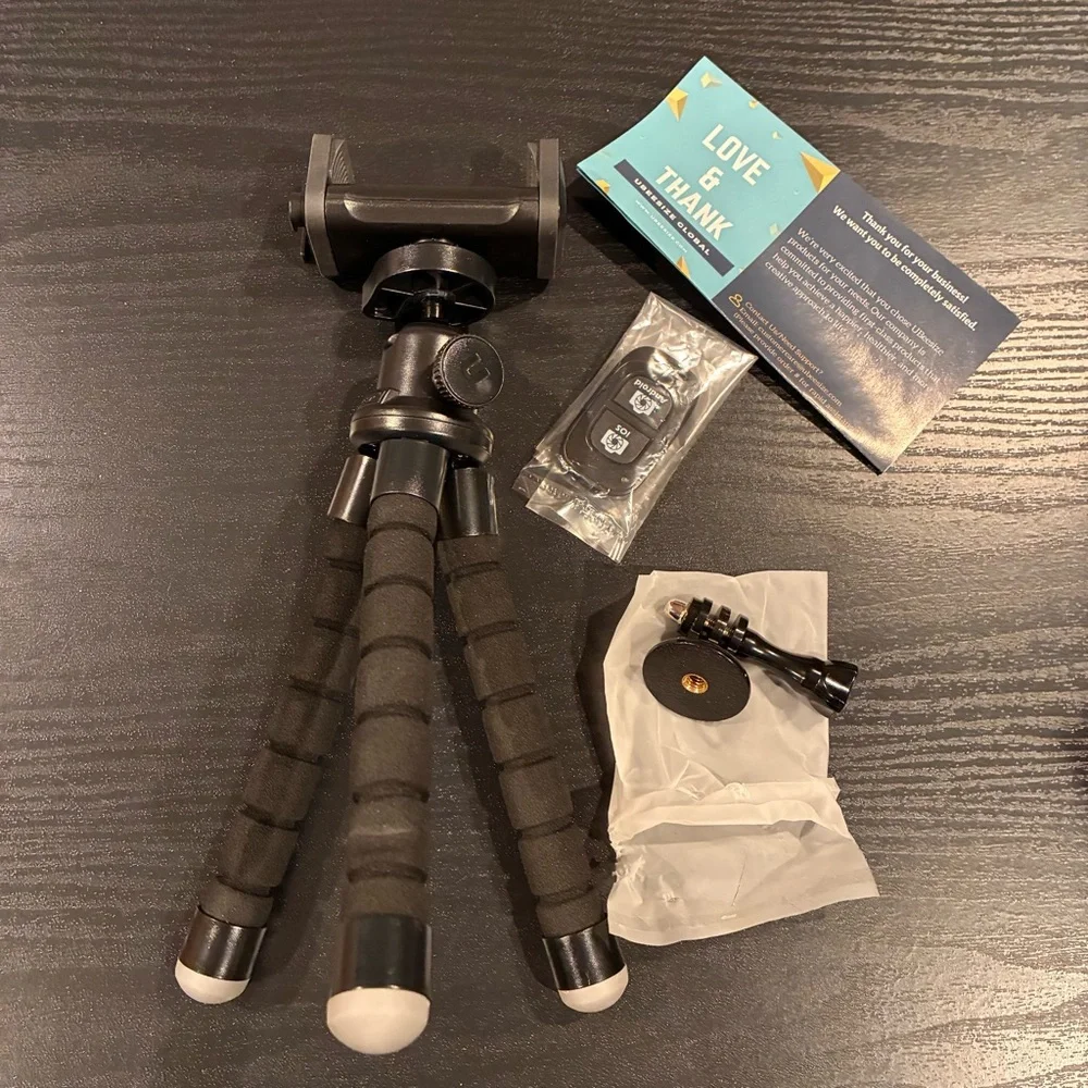 TRIPOD New in Box for phones & cameras By UBEESIZE GLOBAL